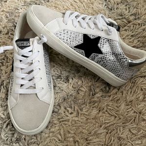 Vintage Havanas Shoes Silver Snake Kate Size 7.5 EUC Sneakers, Comfortable, gray